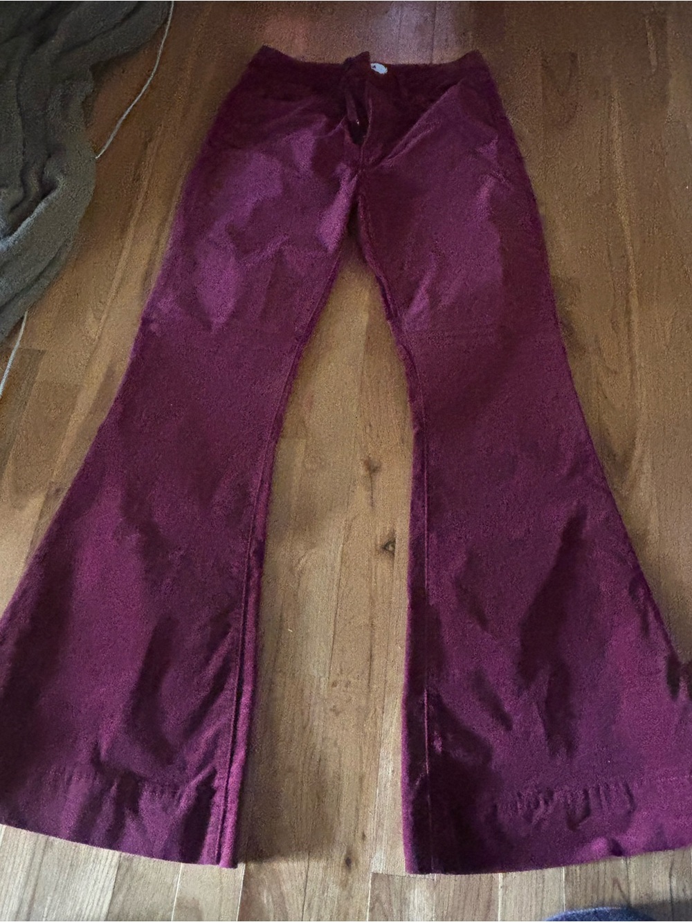 Women's Flared Jeans in Burgundy velvet
